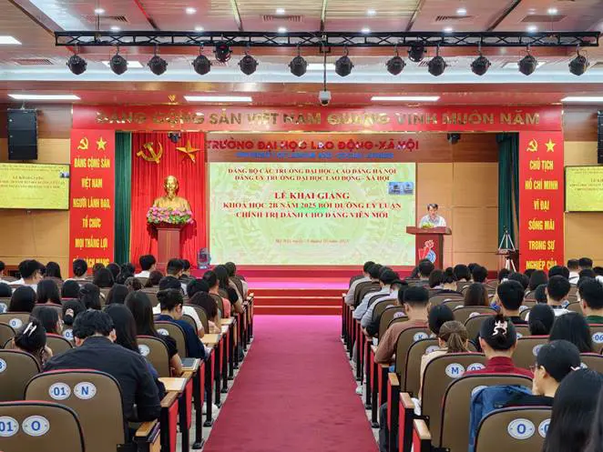 Khai giảng lớp Bồi dưỡng lý luận chính trị dành cho đảng viên mới khóa 02B