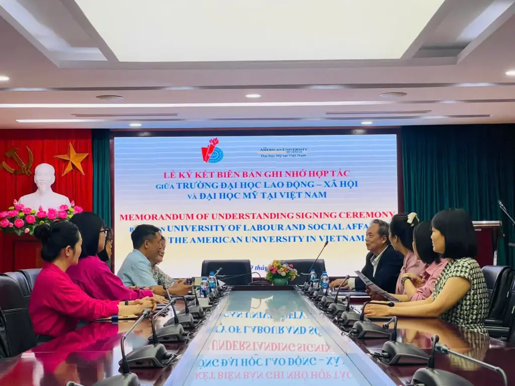 Trường Đại học Lao động – Xã hội và Trường Đại học Mỹ tại Việt Nam ký kết Biên bản Ghi nhớ hợp tác